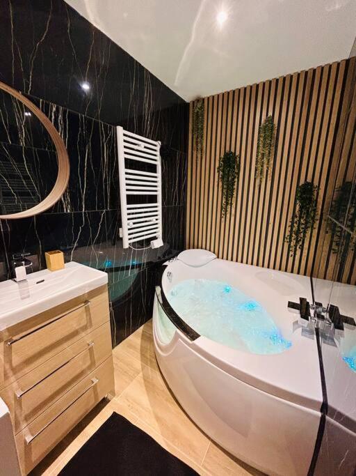 Ferienwohnung T4 Jolie Vue Avec Jaccuzzi Vitrolles  Exterior foto
